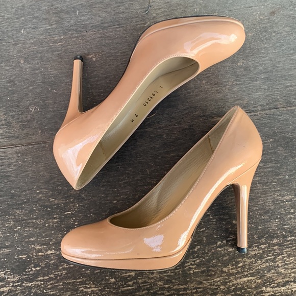Stuart Weitzman Adobe Beige Heels - Picture 2 of 10